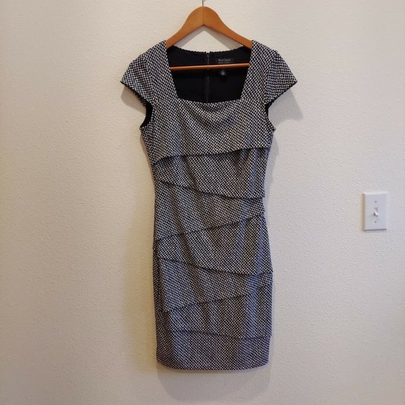 White House Black Market Dresses & Skirts - Size 6 Instantly Slimming Geometric Sheath tiered lined business dress Bust 32